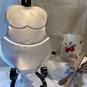 Vintage T-Nee-Bikini Aluminum Cake Pan Novelty 1971 Made in USA